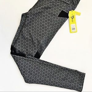 • v i t a l • b r a n d • l e g g i n s •